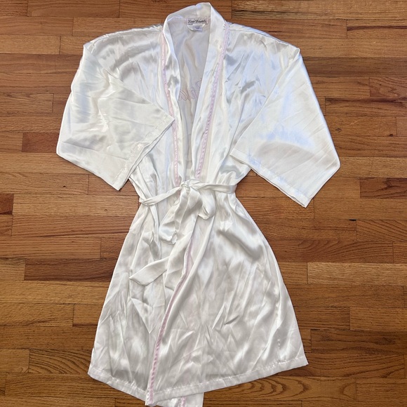Linea Donatella White and Pink Bridal Robe and Pajama Set - Picture 2 of 6